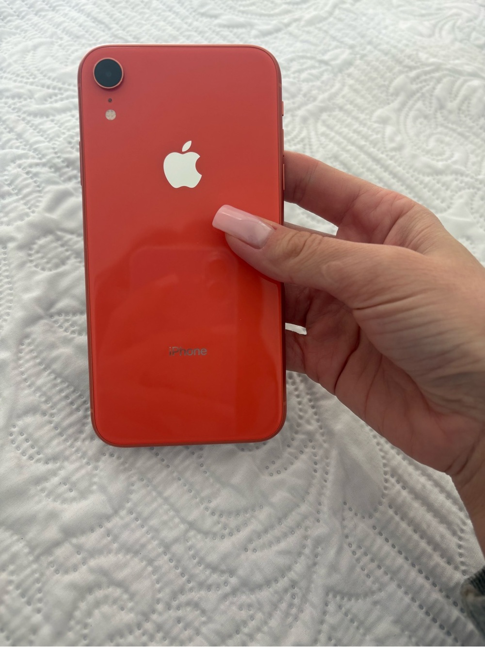 IPHONE XR IN ORANGE COLOR
UNLOCKED
 WORKS BUT BATTERY PROBLEM - Picture 2 of 7
